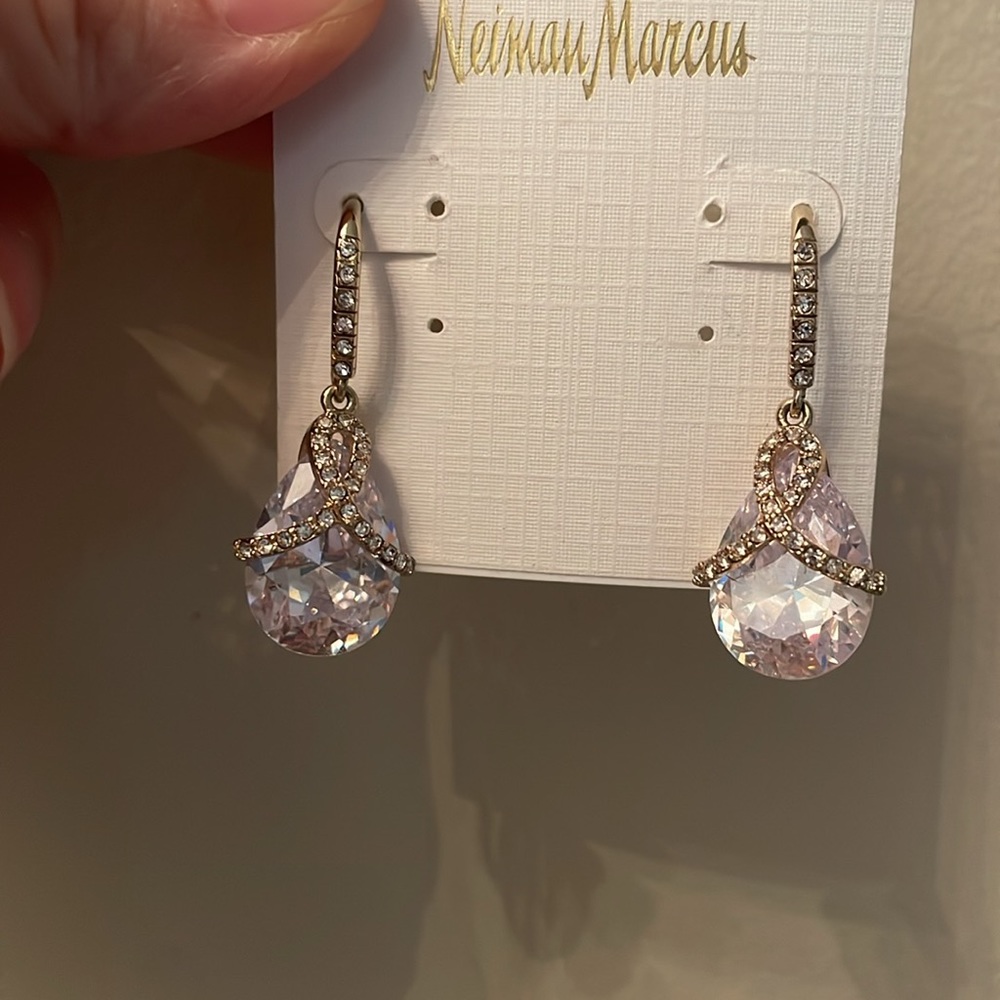 NEIMAN Marcus rhinestone and gold tone tear drop earrings never worn